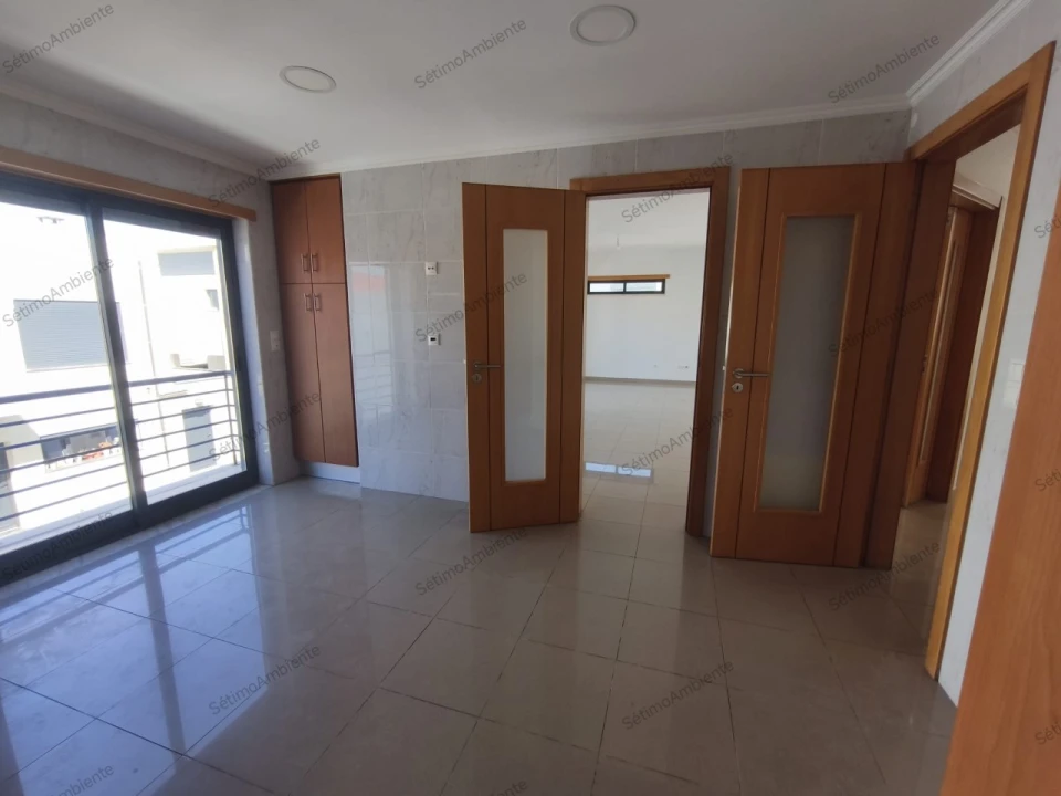 Moradia T5 para Venda em Laranjeiro e Feijó Foto 18