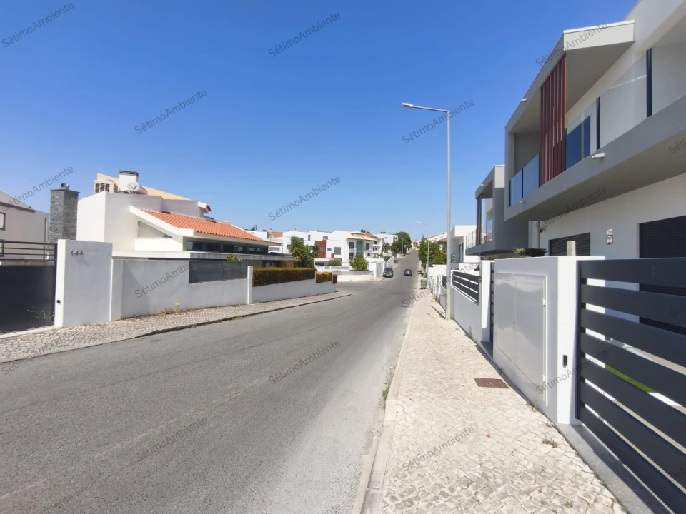 Moradia T5 para Venda em Laranjeiro e Feijó Foto 22