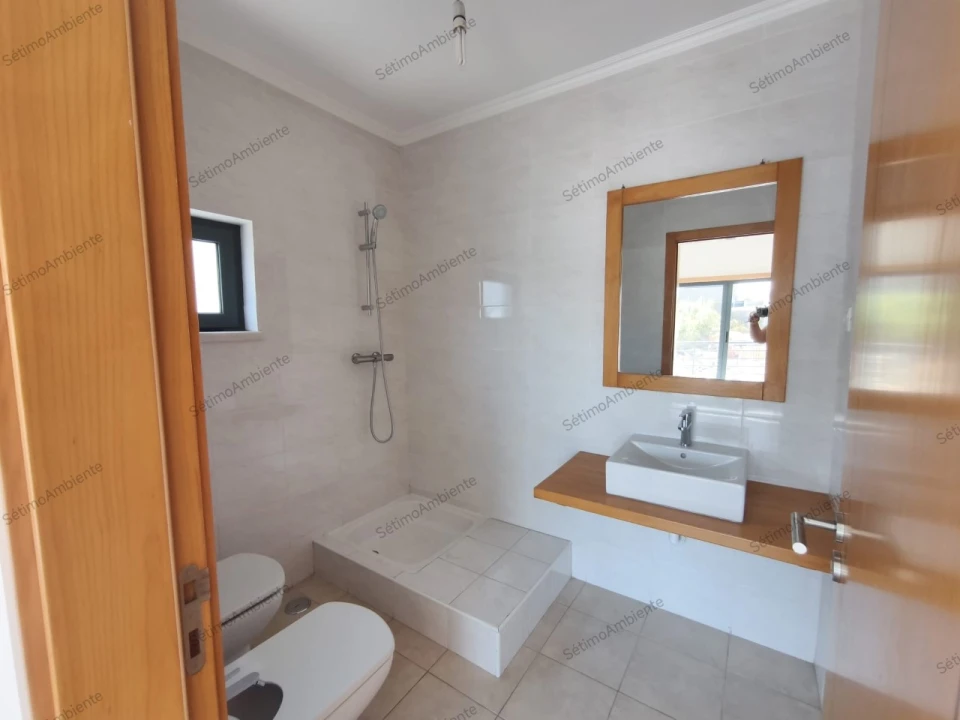 Moradia T5 para Venda em Laranjeiro e Feijó Foto 23