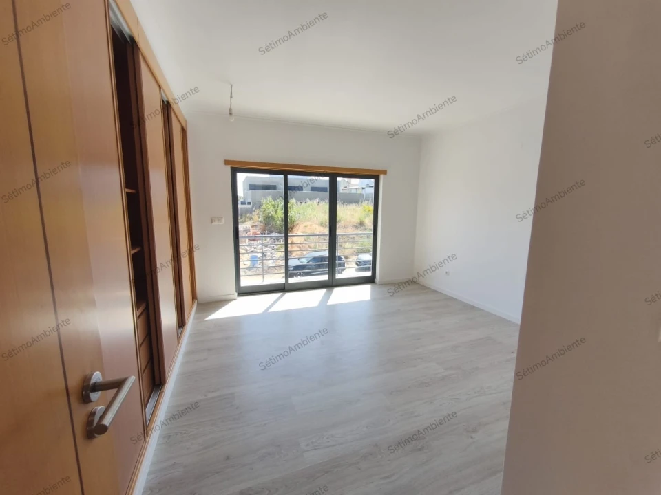 Moradia T5 para Venda em Laranjeiro e Feijó Foto 24