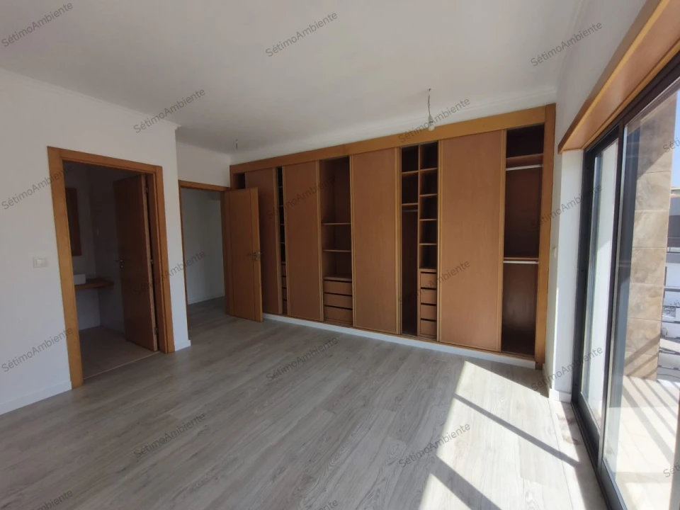 Moradia T5 para Venda em Laranjeiro e Feijó Foto 25