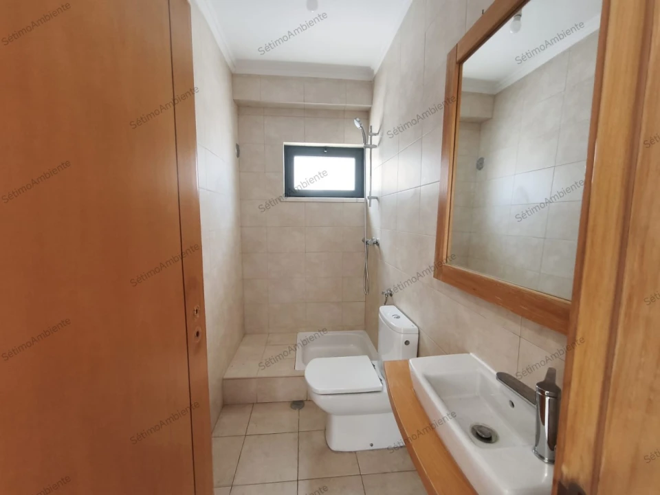 Moradia T5 para Venda em Laranjeiro e Feijó Foto 26