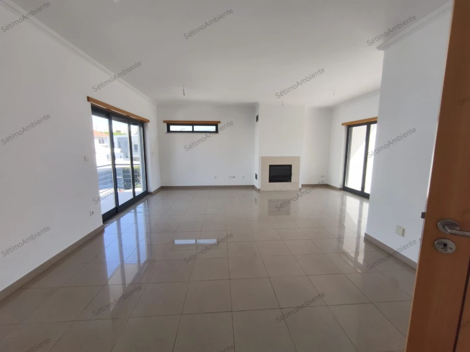 Moradia T5 para Venda em Laranjeiro e Feijó Foto 27