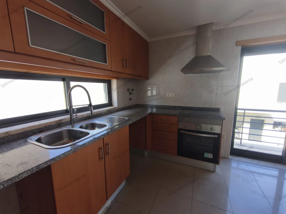 Moradia T5 para Venda em Laranjeiro e Feijó Foto 29