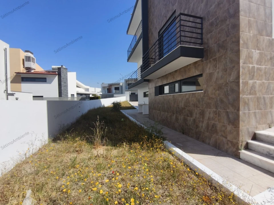 Moradia T5 para Venda em Laranjeiro e Feijó Foto 32