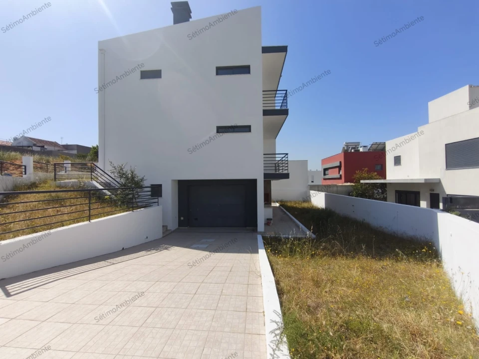 Moradia T5 para Venda em Laranjeiro e Feijó Foto 35