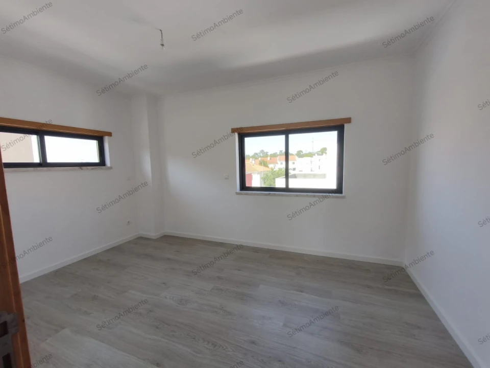 Moradia T5 para Venda em Laranjeiro e Feijó Foto 41