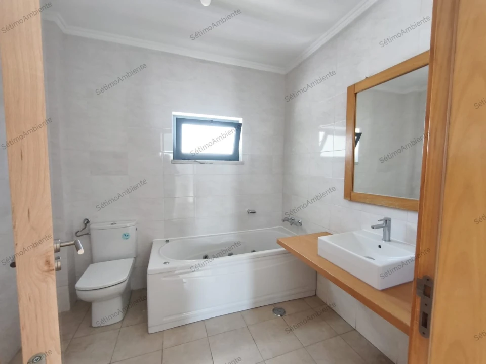 Moradia T5 para Venda em Laranjeiro e Feijó Foto 49
