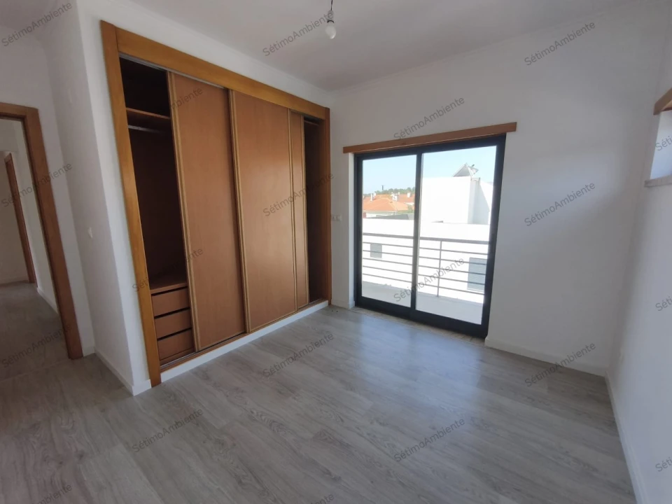Moradia T5 para Venda em Laranjeiro e Feijó Foto 50