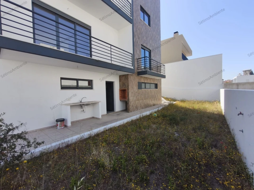 Moradia T5 para Venda em Laranjeiro e Feijó Foto 51