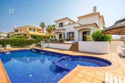 Moradia T4 para Venda em Albufeira e Olhos de Água