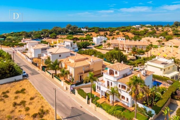 Moradia T4 para Venda em Albufeira e Olhos de Água Foto 12