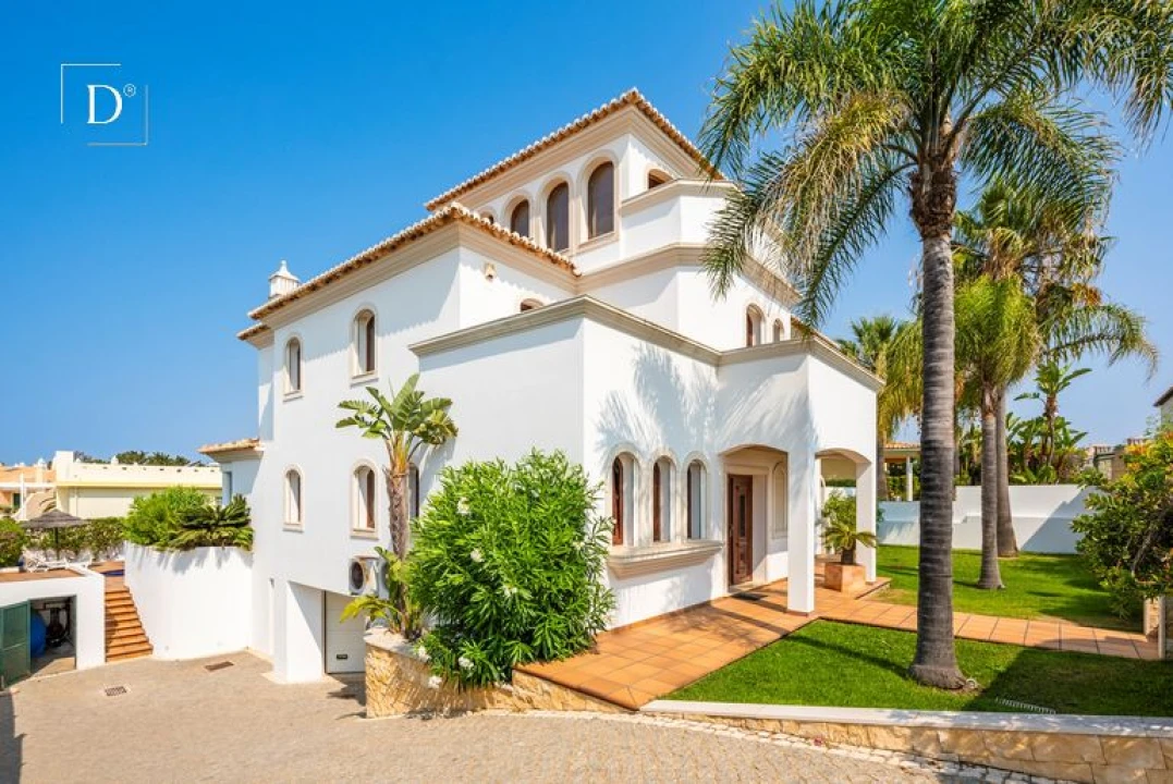 Moradia T4 para Venda em Albufeira e Olhos de Água Foto 3