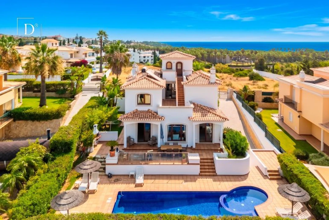 Moradia T4 para Venda em Albufeira e Olhos de Água Foto 1