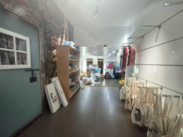 Negócio para Venda em Praia da Vitoria (Santa Cruz)