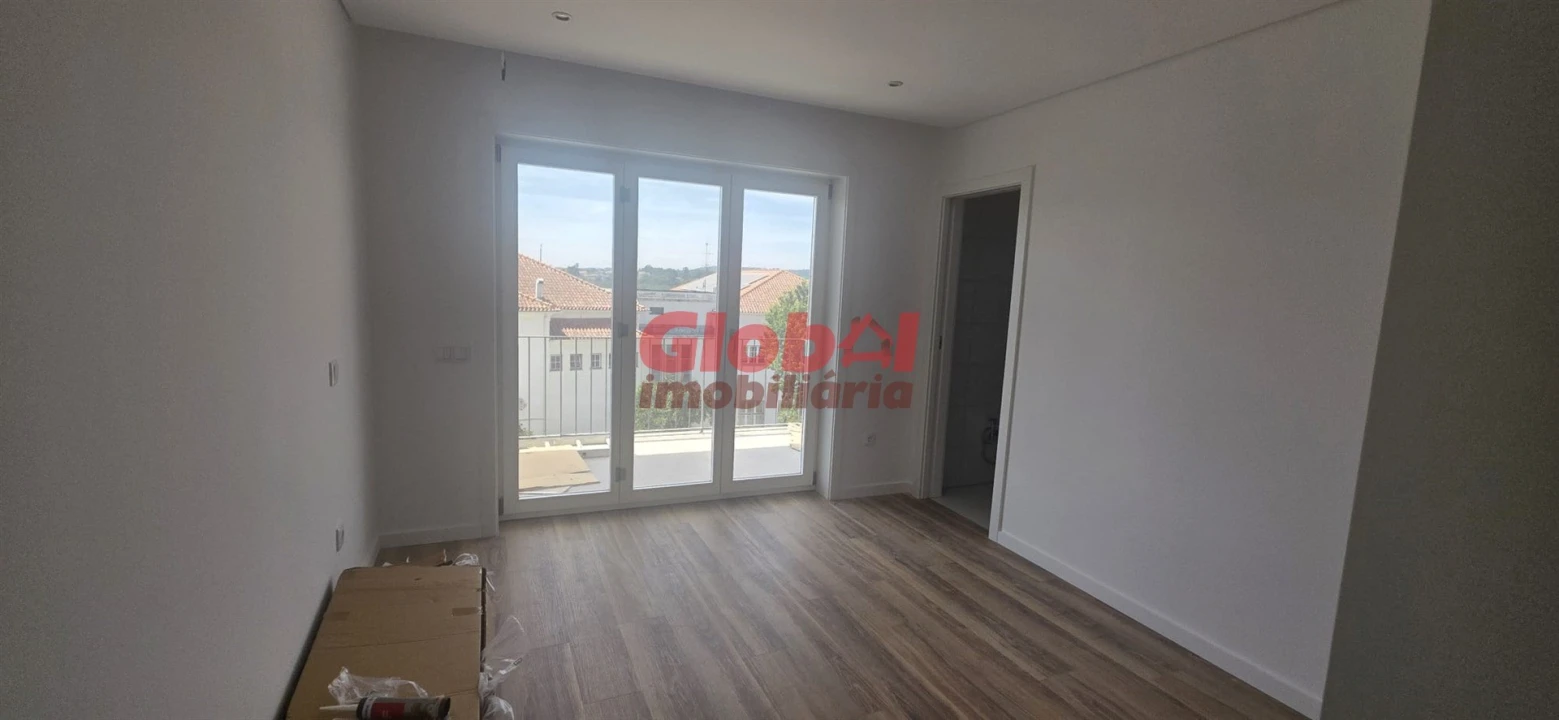 Apartamento T2 para Venda em Viseu Foto 5