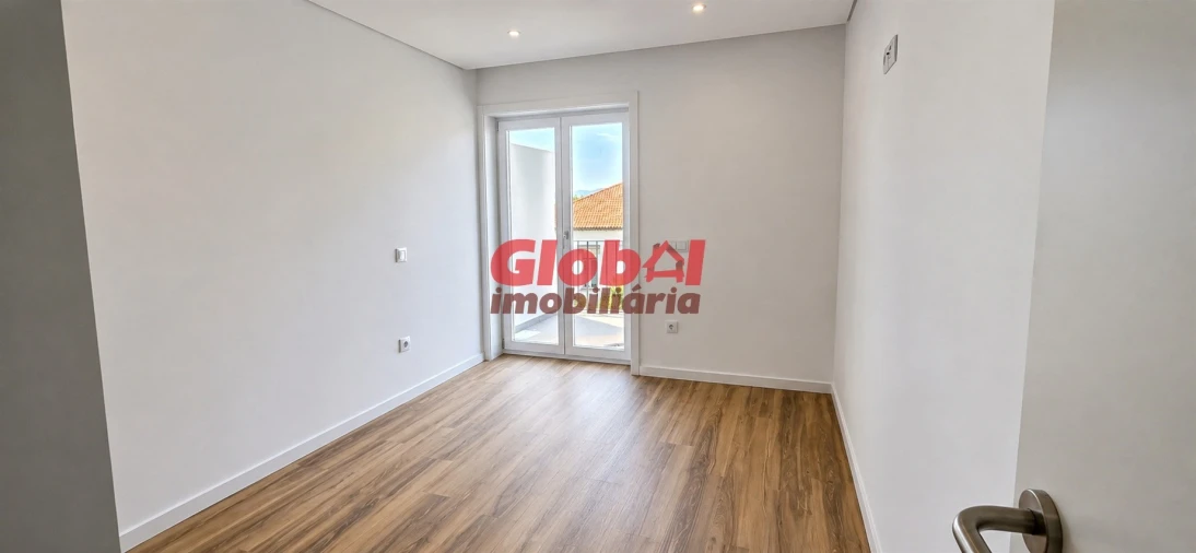 Apartamento T2 para Venda em Viseu Foto 4