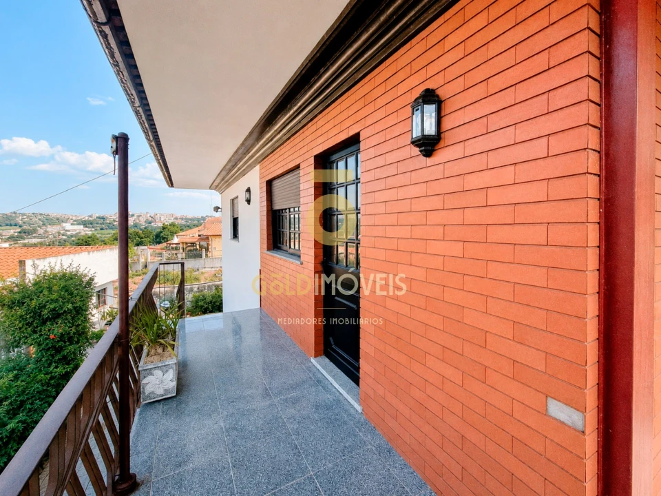 Moradia T3 para Venda em O. Azeméis, Riba-Ul, Ul, Macinhata Seixa, Madail Foto 2