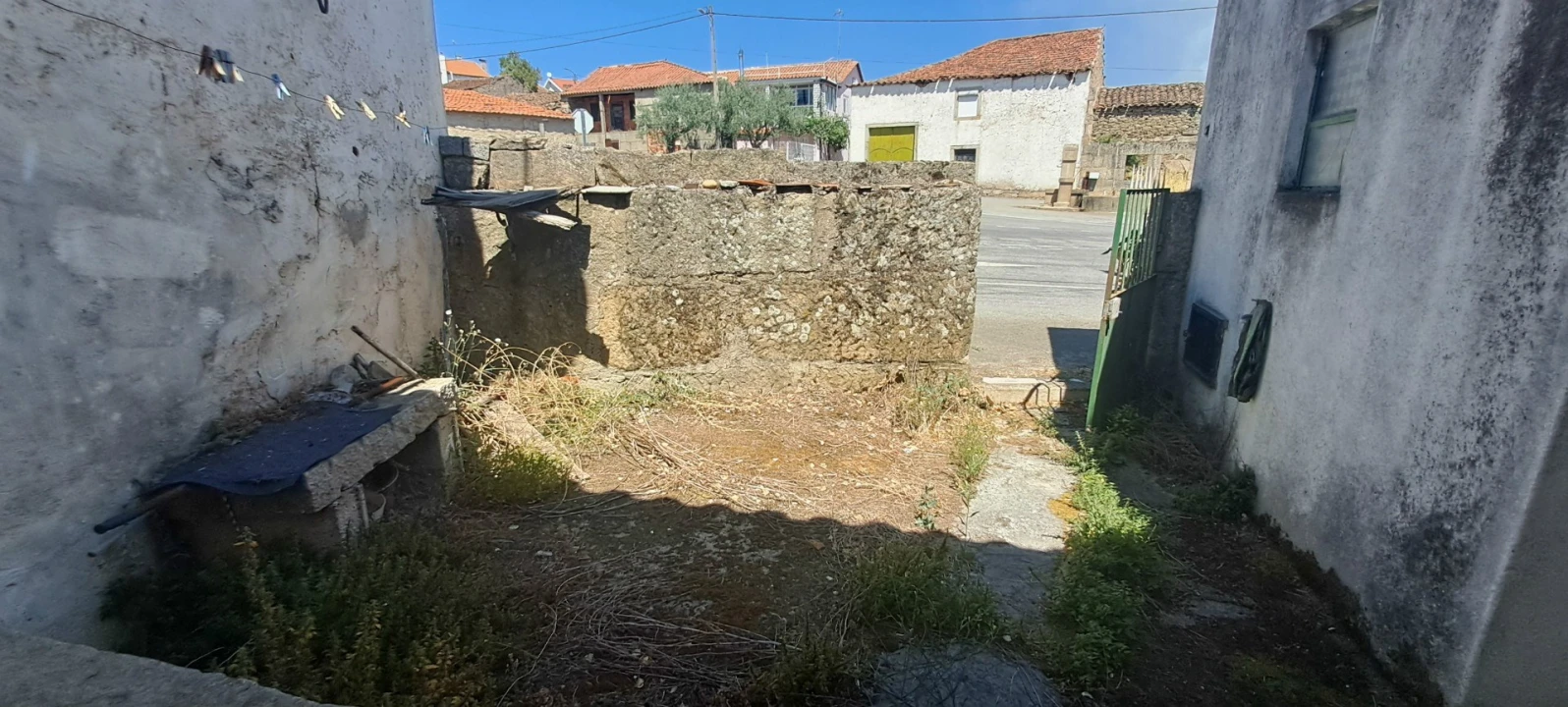 Moradia T2 para Venda em Picote Foto 14