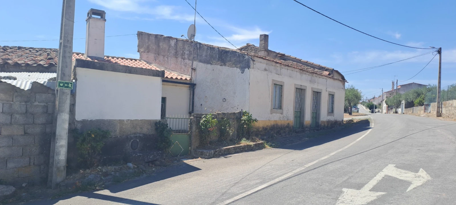 Moradia T2 para Venda em Picote Foto 4