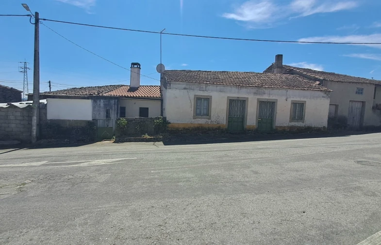 Moradia T2 para Venda em Picote Foto 2