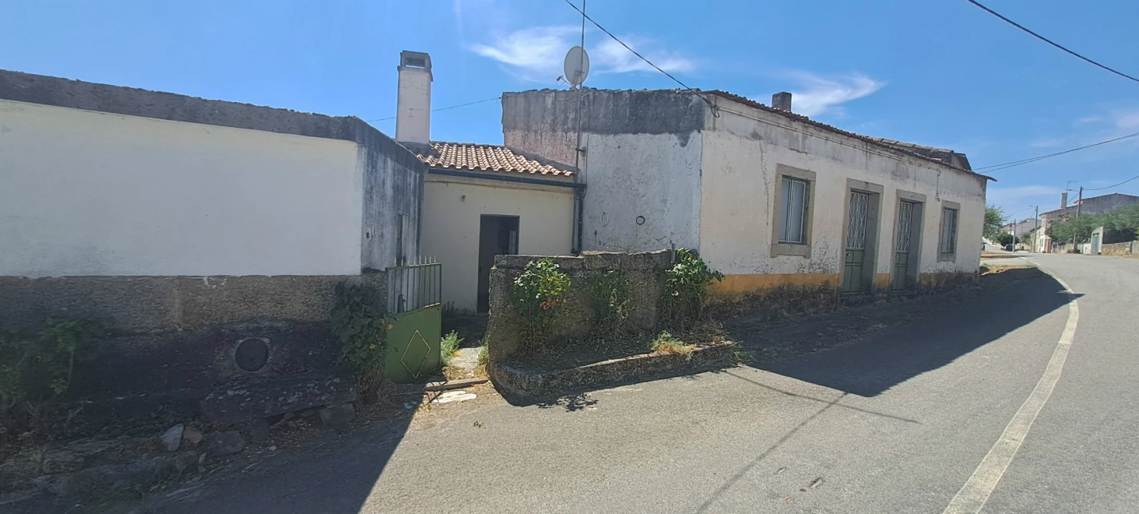 Moradia T2 para Venda em Picote Foto 11