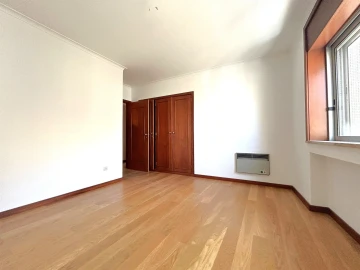 Apartamento T4 para Arrendamento em Aldoar, Foz do Douro e Nevogilde