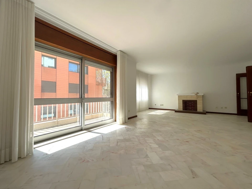 Apartamento T4 para Arrendamento em Aldoar, Foz do Douro e Nevogilde Foto 2