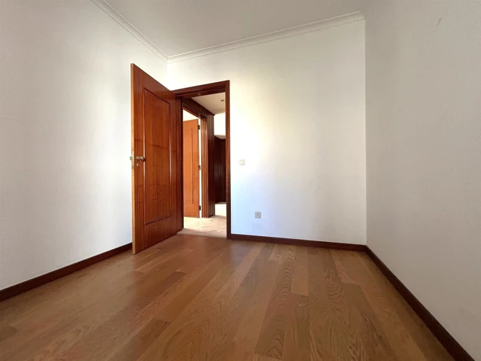 Apartamento T4 para Arrendamento em Aldoar, Foz do Douro e Nevogilde Foto 10