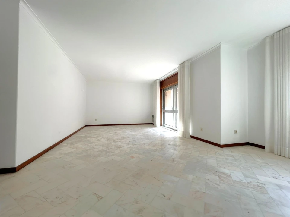 Apartamento T4 para Arrendamento em Aldoar, Foz do Douro e Nevogilde Foto 1