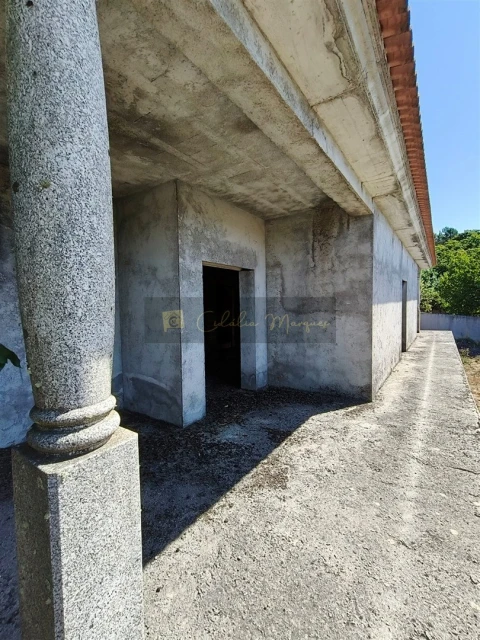 Moradia T4 para Venda em Satão