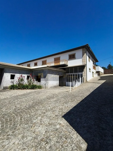 Moradia T4 para Venda em Satão