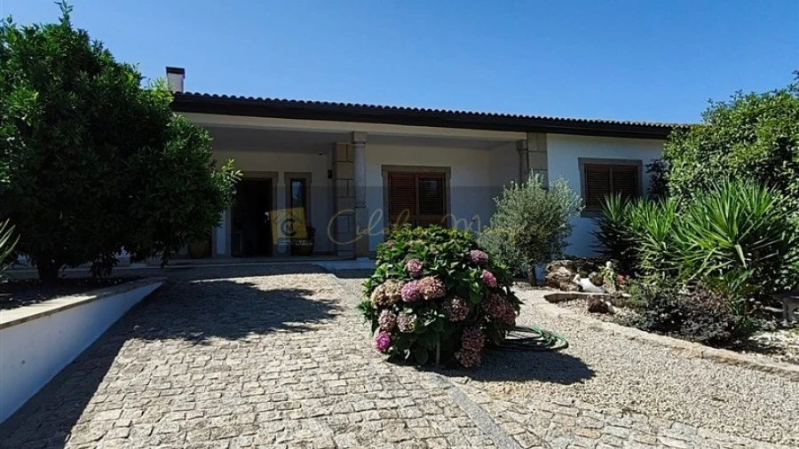 Moradia T4 para Venda em Satão