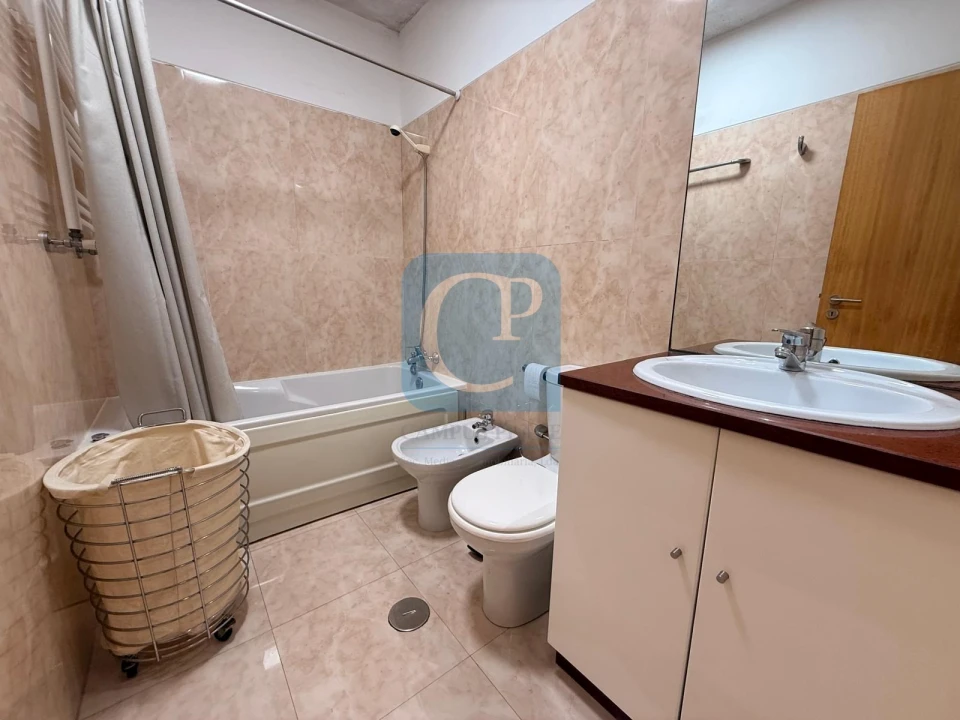 Apartamento T2 para Arrendamento em Pedrouços Foto 28