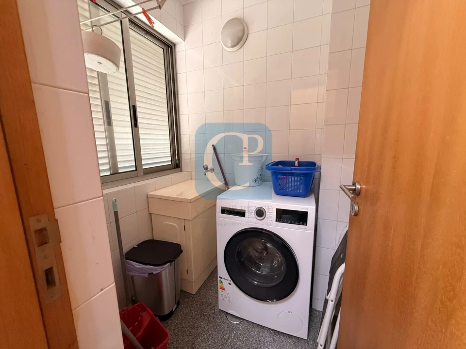 Apartamento T2 para Arrendamento em Pedrouços Foto 14