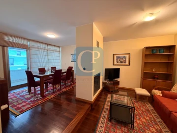 Apartamento T2 para Arrendamento em Pedrouços