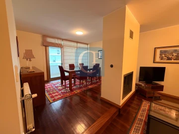 Apartamento T2 para Arrendamento em Pedrouços