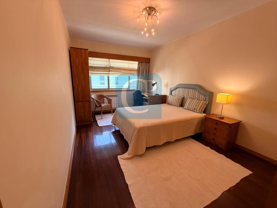 Apartamento T2 para Arrendamento em Pedrouços Foto 23