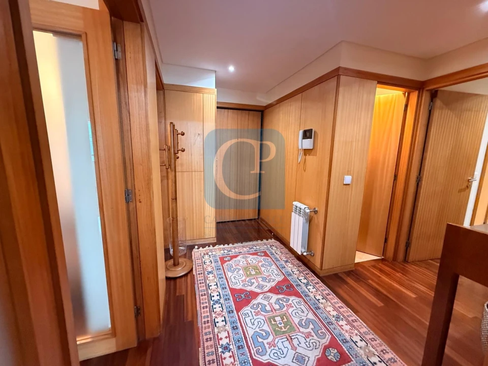 Apartamento T2 para Arrendamento em Pedrouços Foto 16