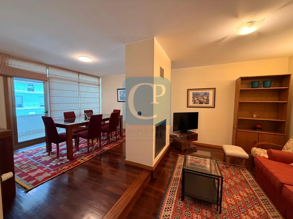 Apartamento T2 para Arrendamento em Pedrouços Foto 1