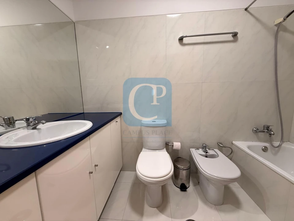 Apartamento T2 para Arrendamento em Pedrouços Foto 21