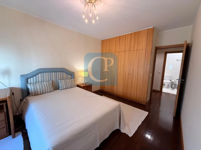 Apartamento T2 para Arrendamento em Pedrouços Foto 24