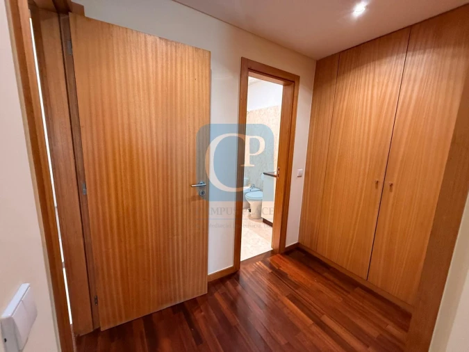Apartamento T2 para Arrendamento em Pedrouços Foto 32