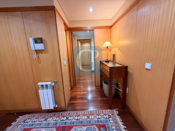 Apartamento T2 para Arrendamento em Pedrouços Foto 18