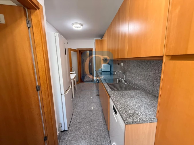 Apartamento T2 para Arrendamento em Pedrouços Foto 15