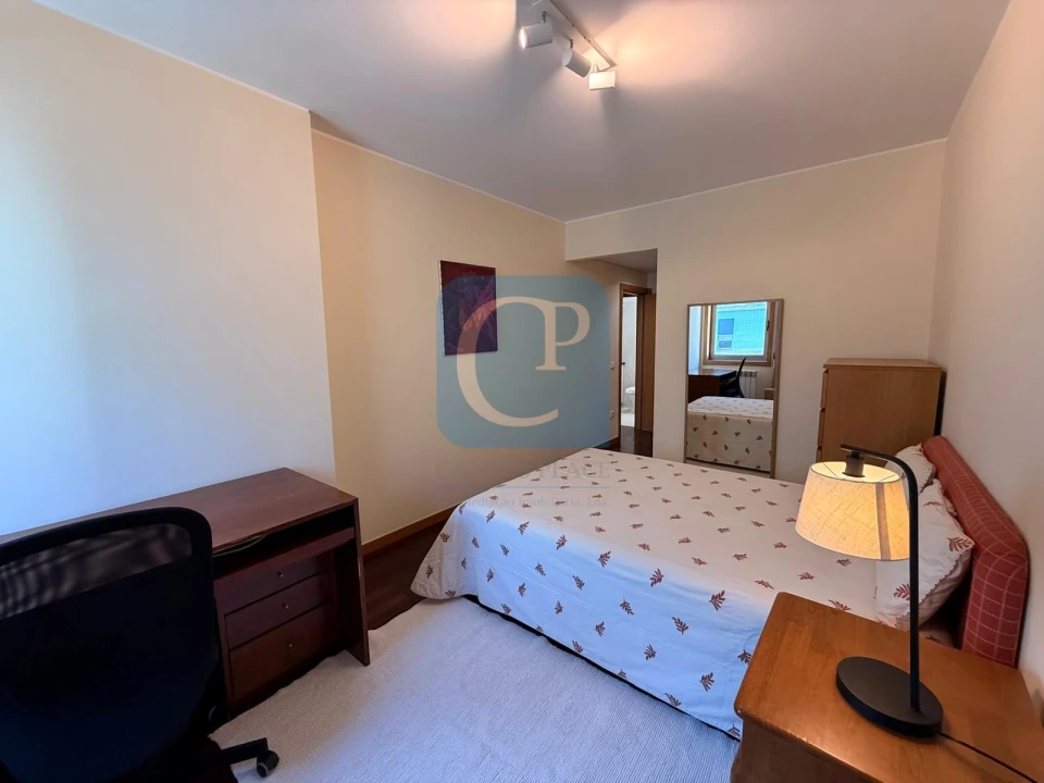 Apartamento T2 para Arrendamento em Pedrouços Foto 30