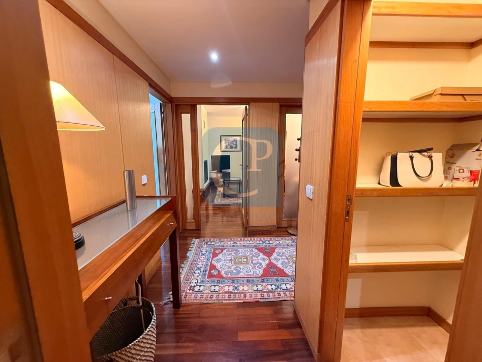 Apartamento T2 para Arrendamento em Pedrouços Foto 34
