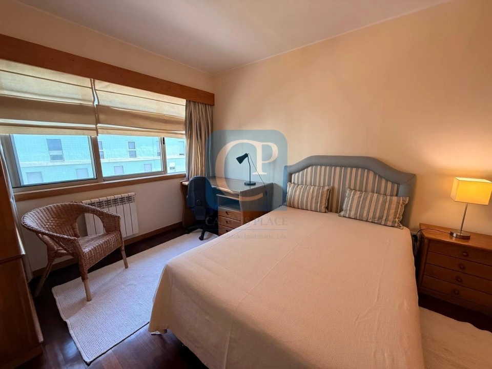 Apartamento T2 para Arrendamento em Pedrouços Foto 25