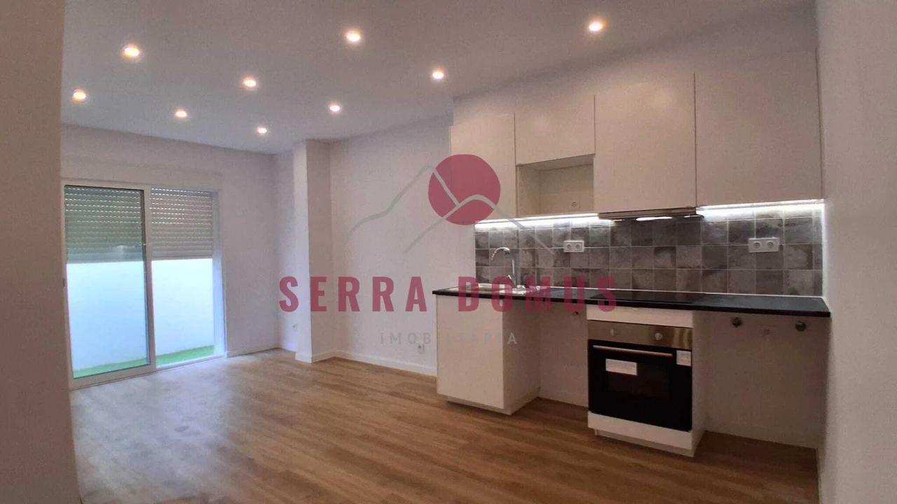 Apartamento T1 para Venda em Sacavém e Prior Velho Foto 2