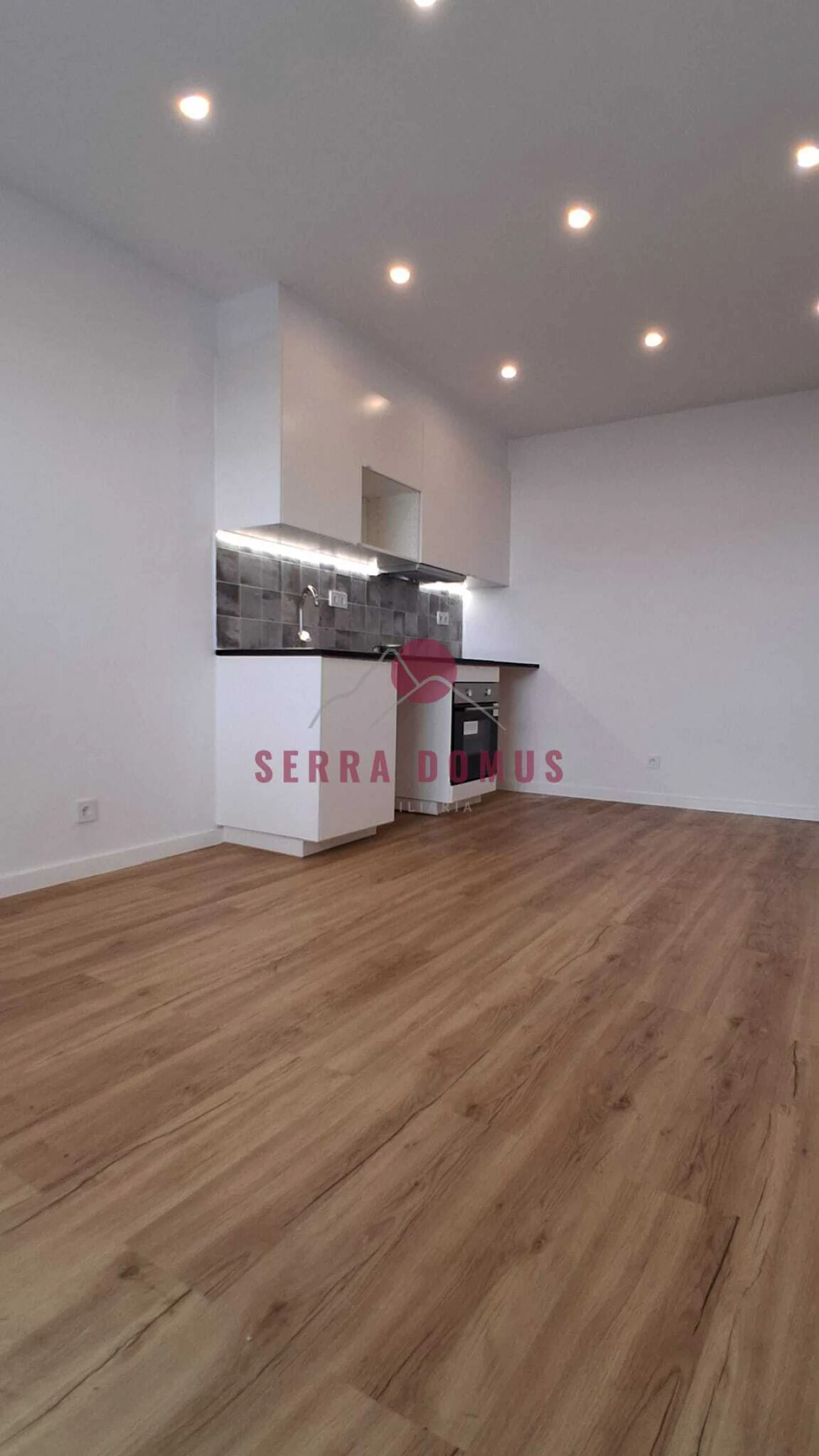 Apartamento T1 para Venda em Sacavém e Prior Velho Foto 3
